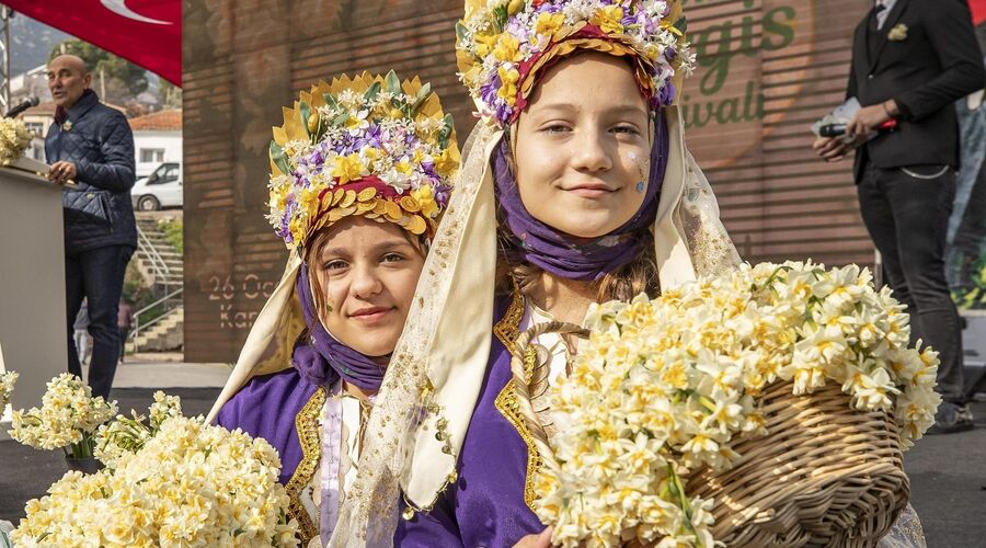 GÜNÜBİRLİK KARABURUN NERGİS FESTİVALİ 